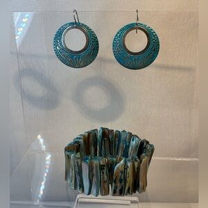 Mermaid blue multi tone shell bracelet & blue dangling Silvertone earrings boho